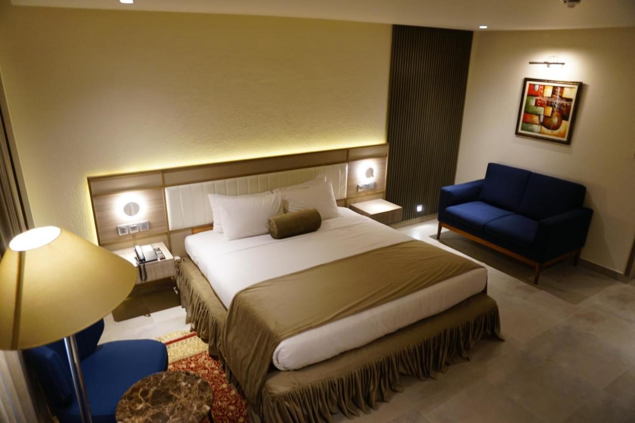 Regent Plaza Hotel & Convention Center Karachi Eksteriør bilde