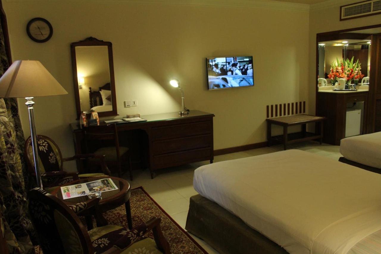 Regent Plaza Hotel & Convention Center Karachi Eksteriør bilde