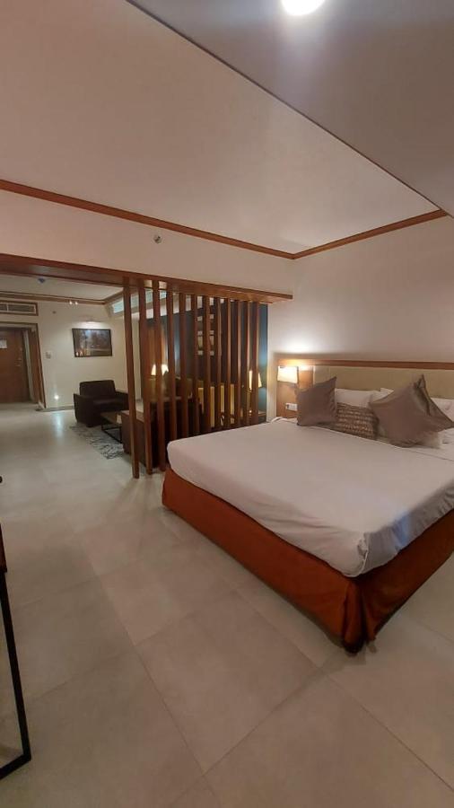 Regent Plaza Hotel & Convention Center Karachi Eksteriør bilde