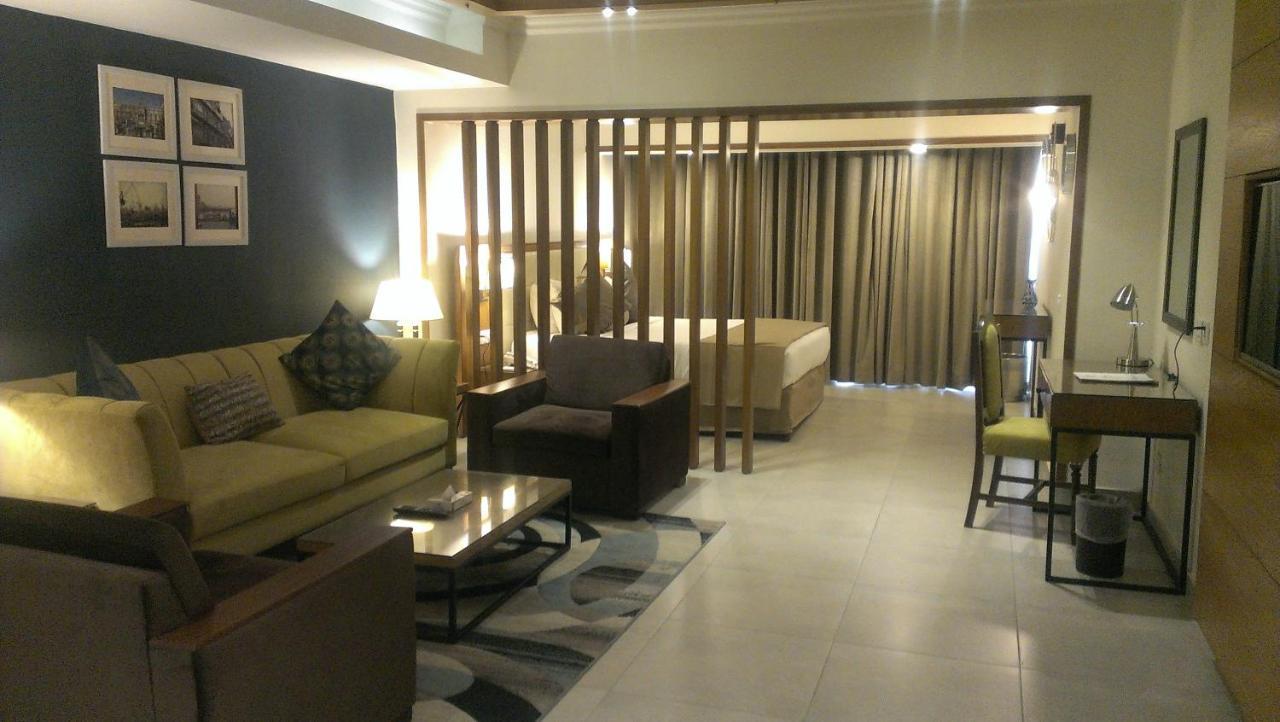 Regent Plaza Hotel & Convention Center Karachi Eksteriør bilde